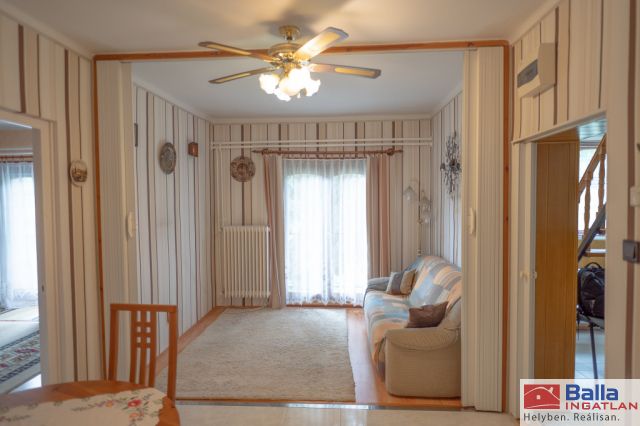III. Kerület (Szépvölgy) - Virág Benedek utca:  270 m²-es családi ház
