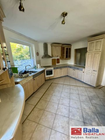 II. kerület (Hűvösvölgy) - Hidegkúti út:  200 m²-es ikerház