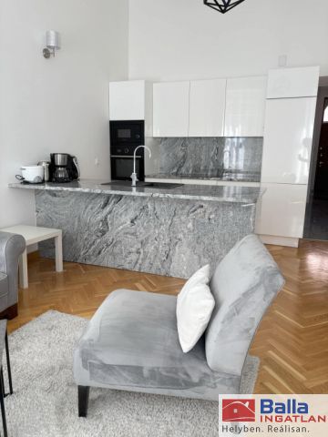 VI. Kerület (Terézváros) - Csengery utca:  71 m²-es társasházi lakás